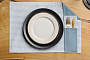 картинка Набор Feast Mist: сервировочная салфетка и куверт, серо-голубой от магазина Одежда+